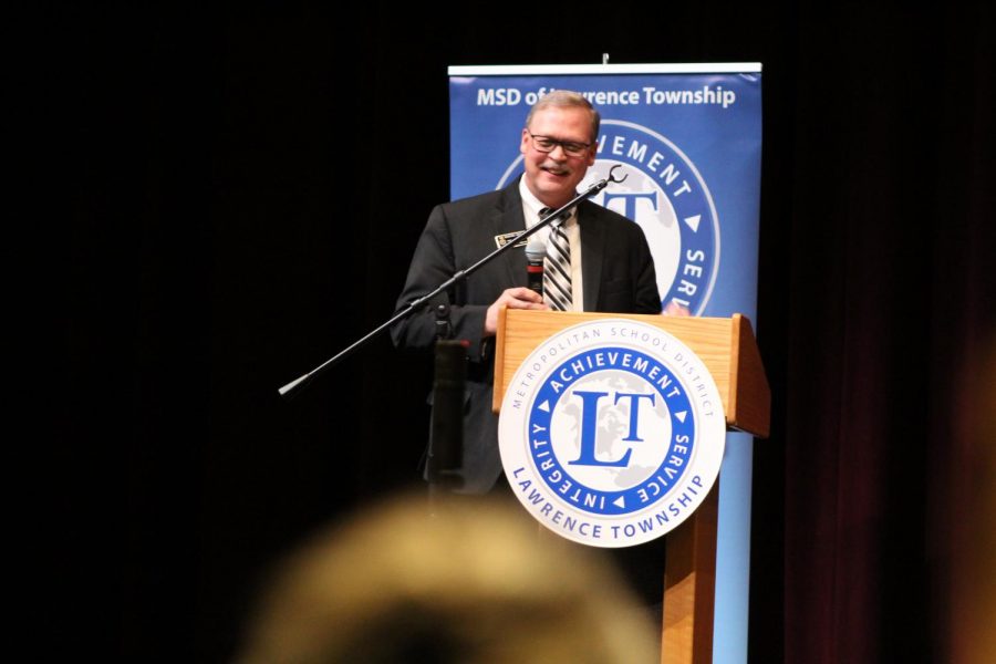 Photo gallery: Meeting over district referendum at LC