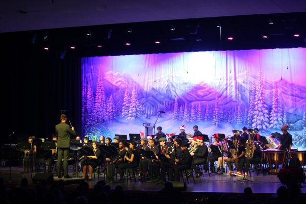 LN bands and orchestra performed on the first night of Winterfest Friday, Dec. 15. Some songs performed were “Moon of Winter,” “Winter Wonderland/Let it Snow,” ”Sleighin It,” and many more. Voices choir also had some features throughout the night, as well as some solo piano performances.