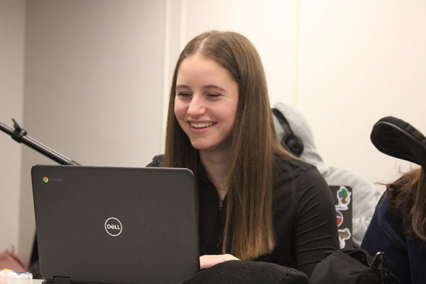 Maddy Boutillier, an exchange student from France, works on her assignment during student media class. Boutillier is one of several students from other countries studying at LN this semester. 